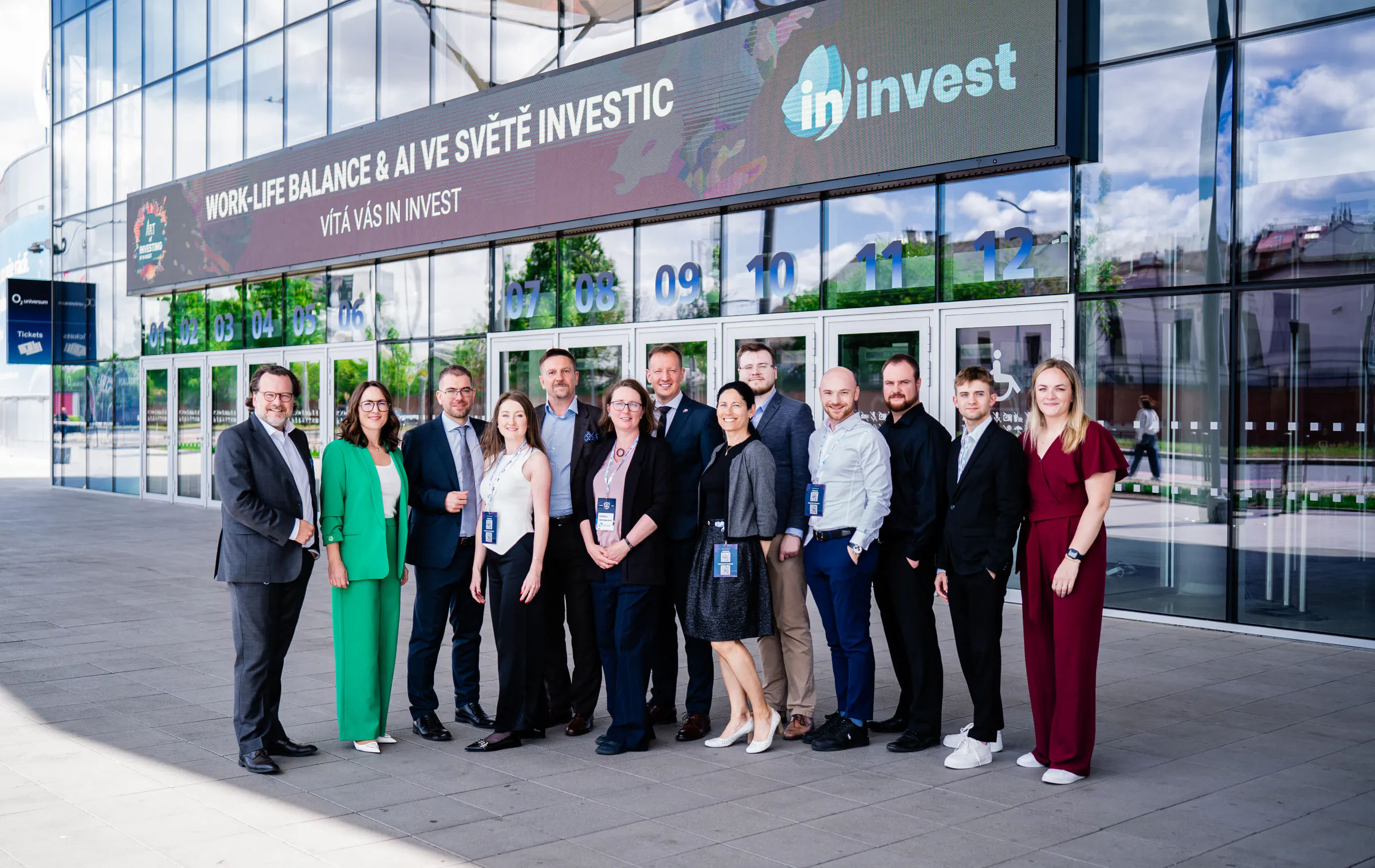 Účastníci ART of INVESTING 2026 před O2 universum